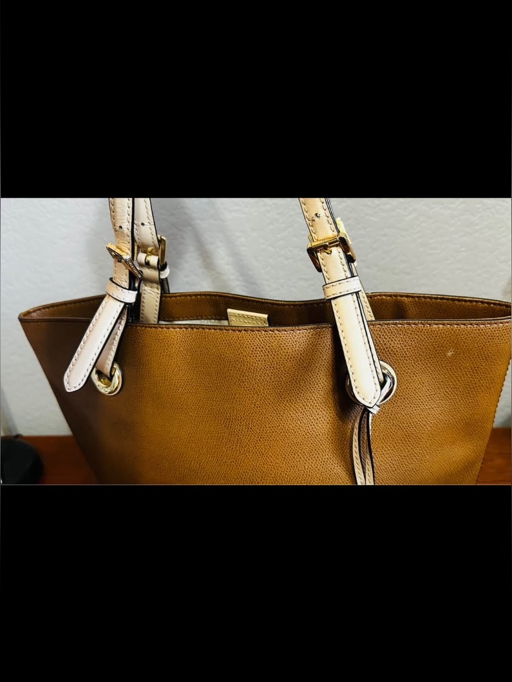 Michael Kors Saffiano
Leather Purse Jet Set Tote
Bag - Picture 7 of 10